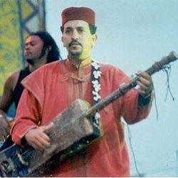 Festival junge Talente gnaouas beginnt die Hüte auf Rädern