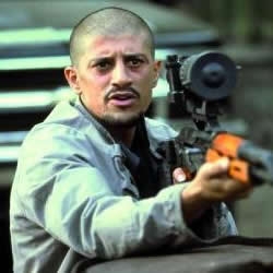 taghmaoui bald in einer langen Länge