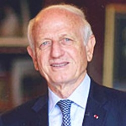 Die Freiheit der Presse in einer Aussprache in Marrakesch durch Mr azoulay